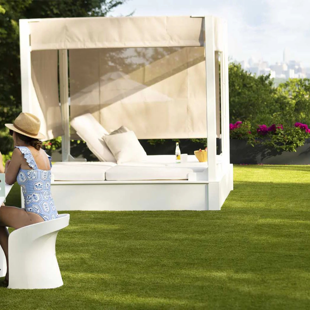 Ledge Lounger Shift Daybed