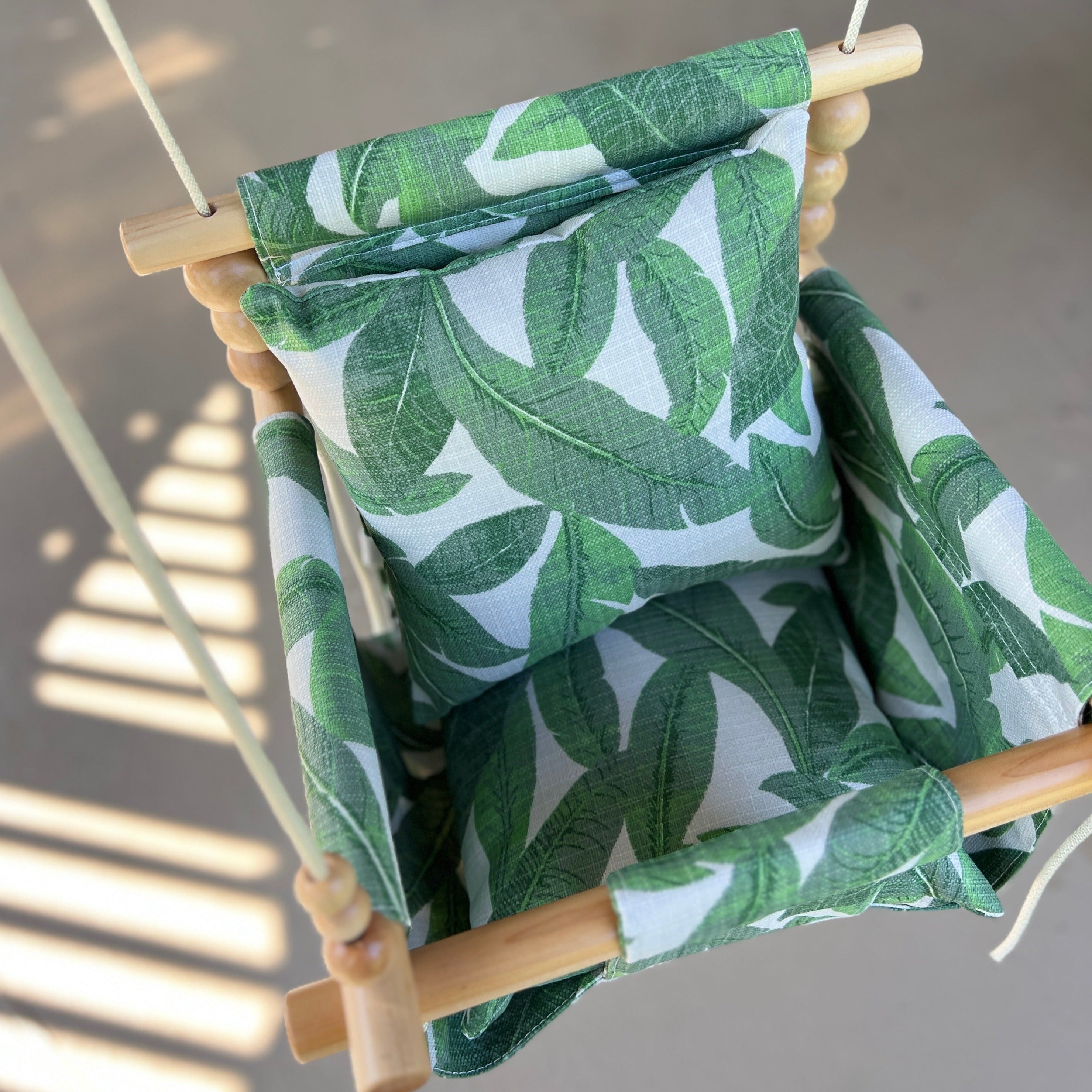 Sweet Swinging Outdoor Tropical Leaf Swing