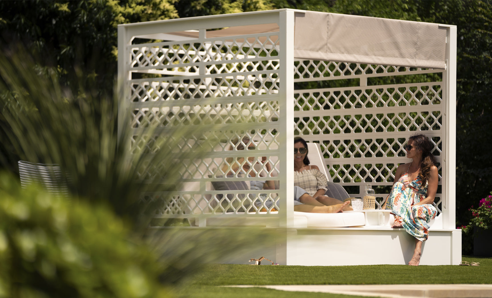 Ledge Lounger Shift Daybed