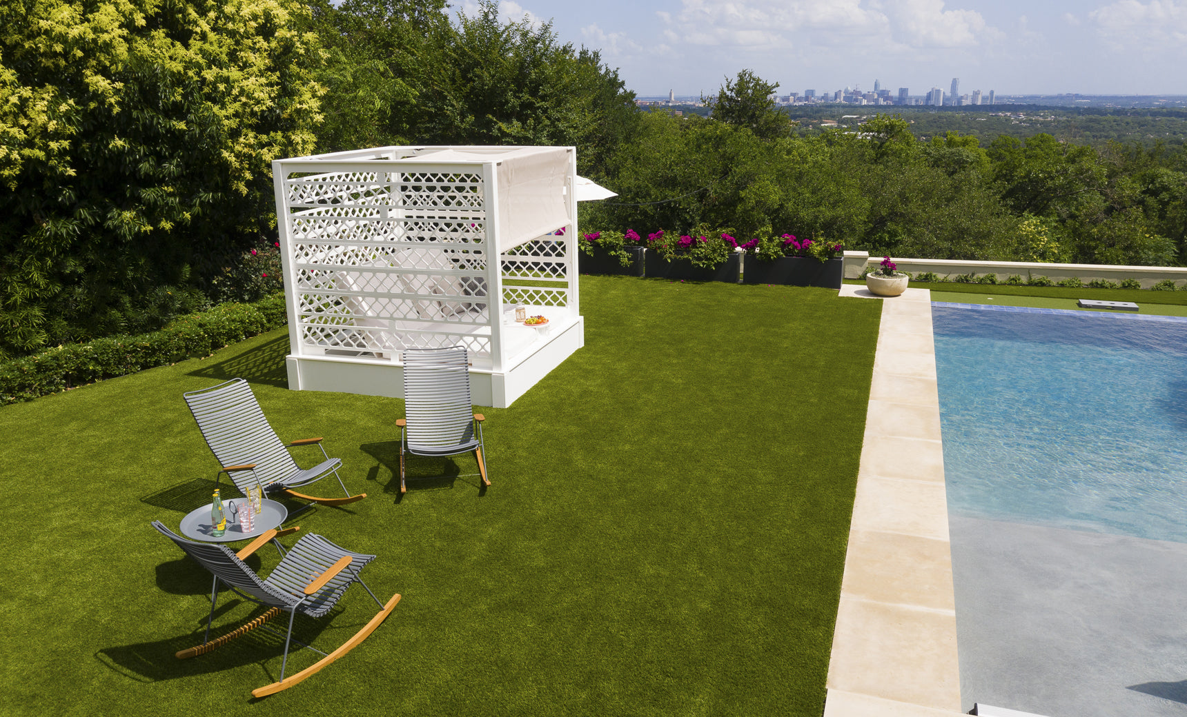 Ledge Lounger Shift Daybed