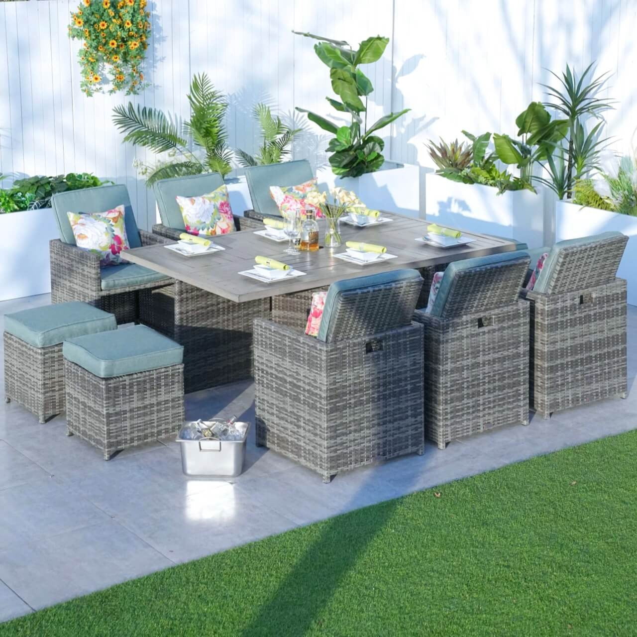 Direct Wicker's Patio Dining Set with 10 Seats and Aluminum Table - PAD-3234TA