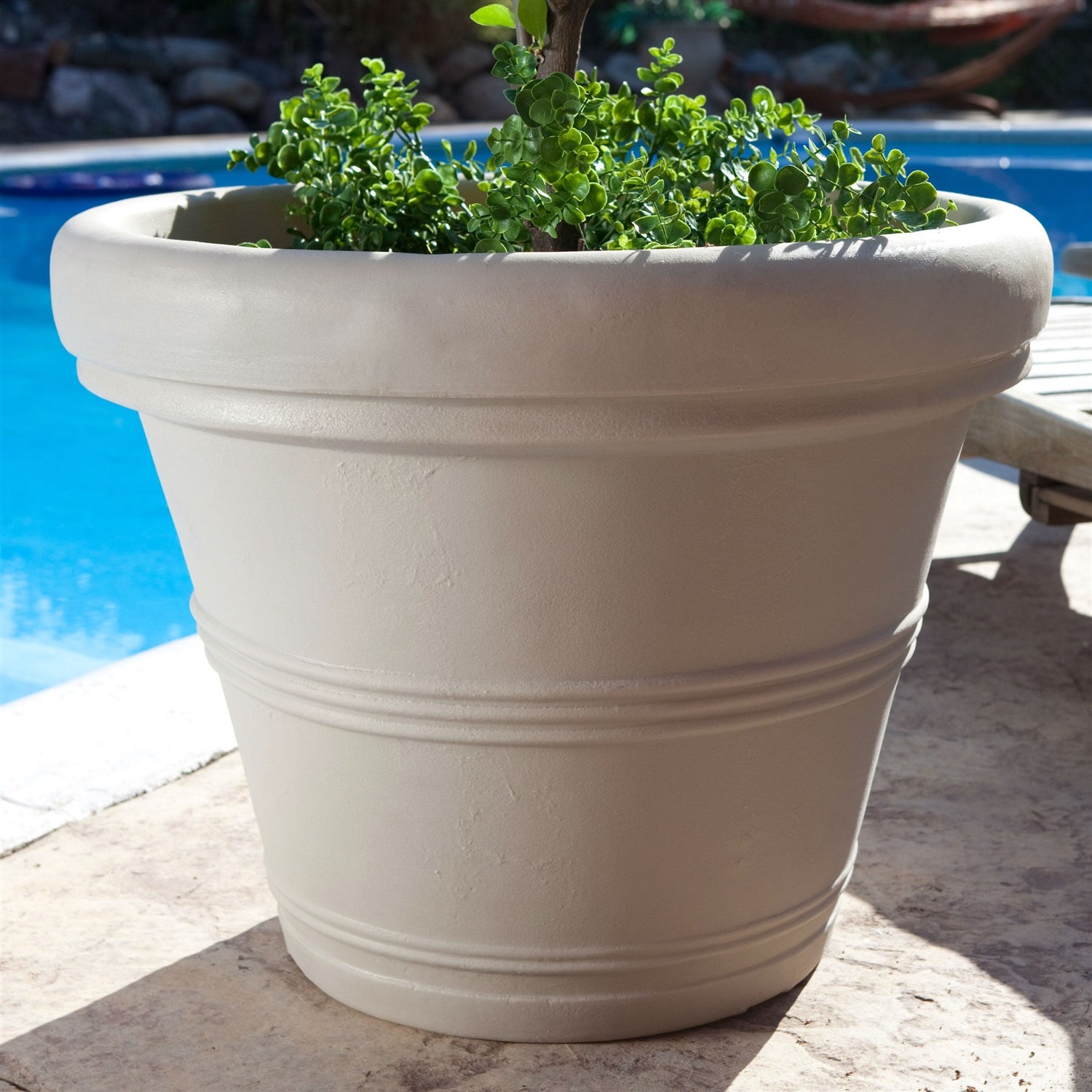 Fast Furnishings 12-inch Diameter Round Planter in Weathered Concrete Finish Poly Resin