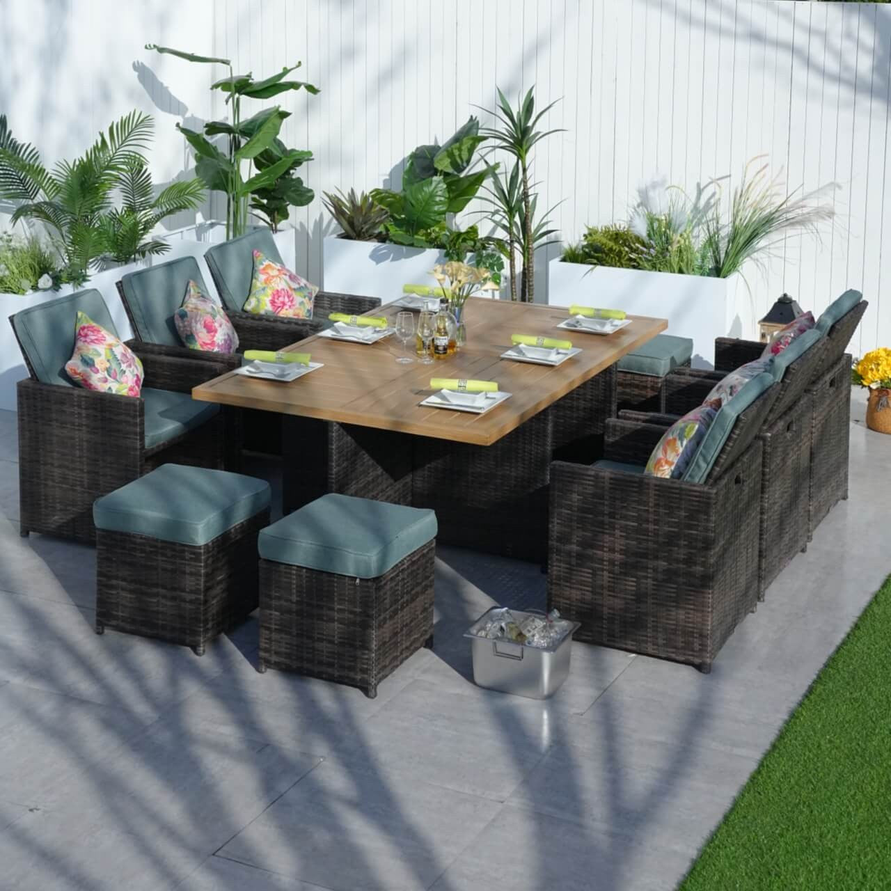 Direct Wicker's Patio Dining Set with 10 Seats and Aluminum Table - PAD-3234TA