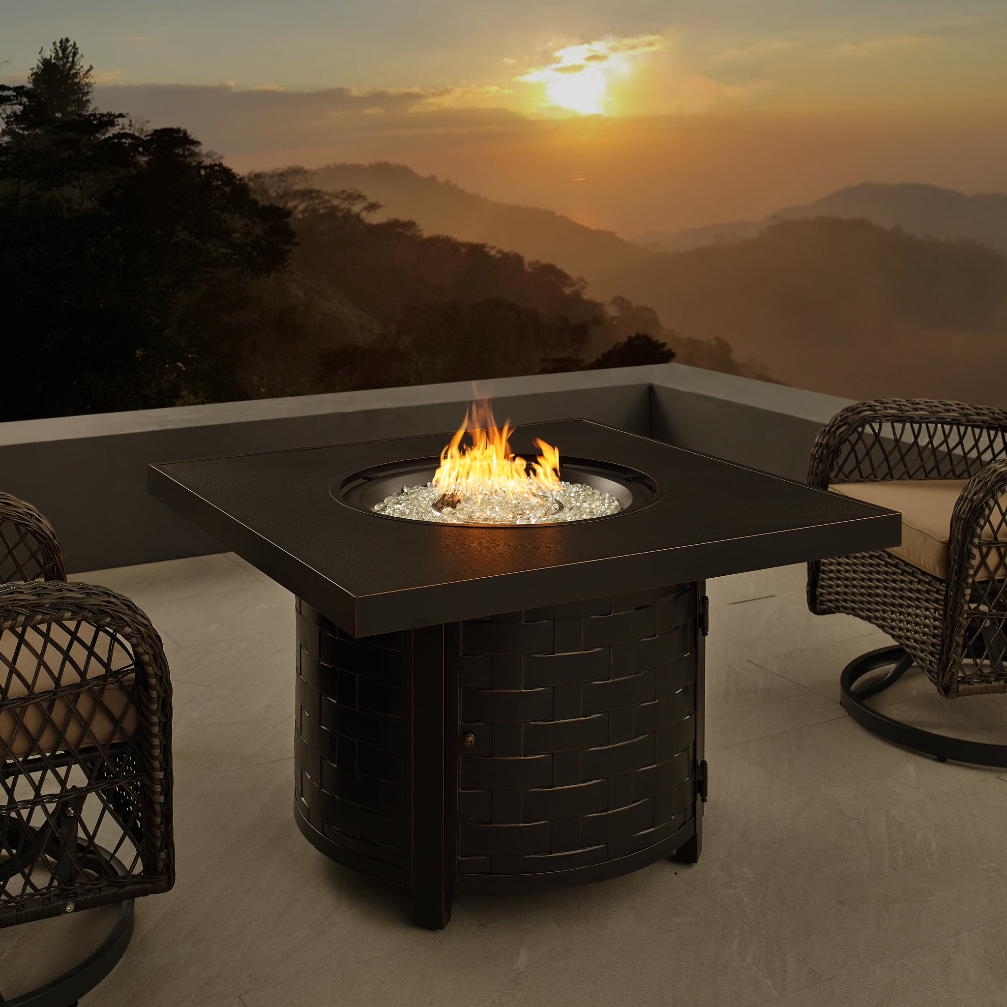 Well Traveled Living Henley Square Aluminum LPG/NG Fire Pit