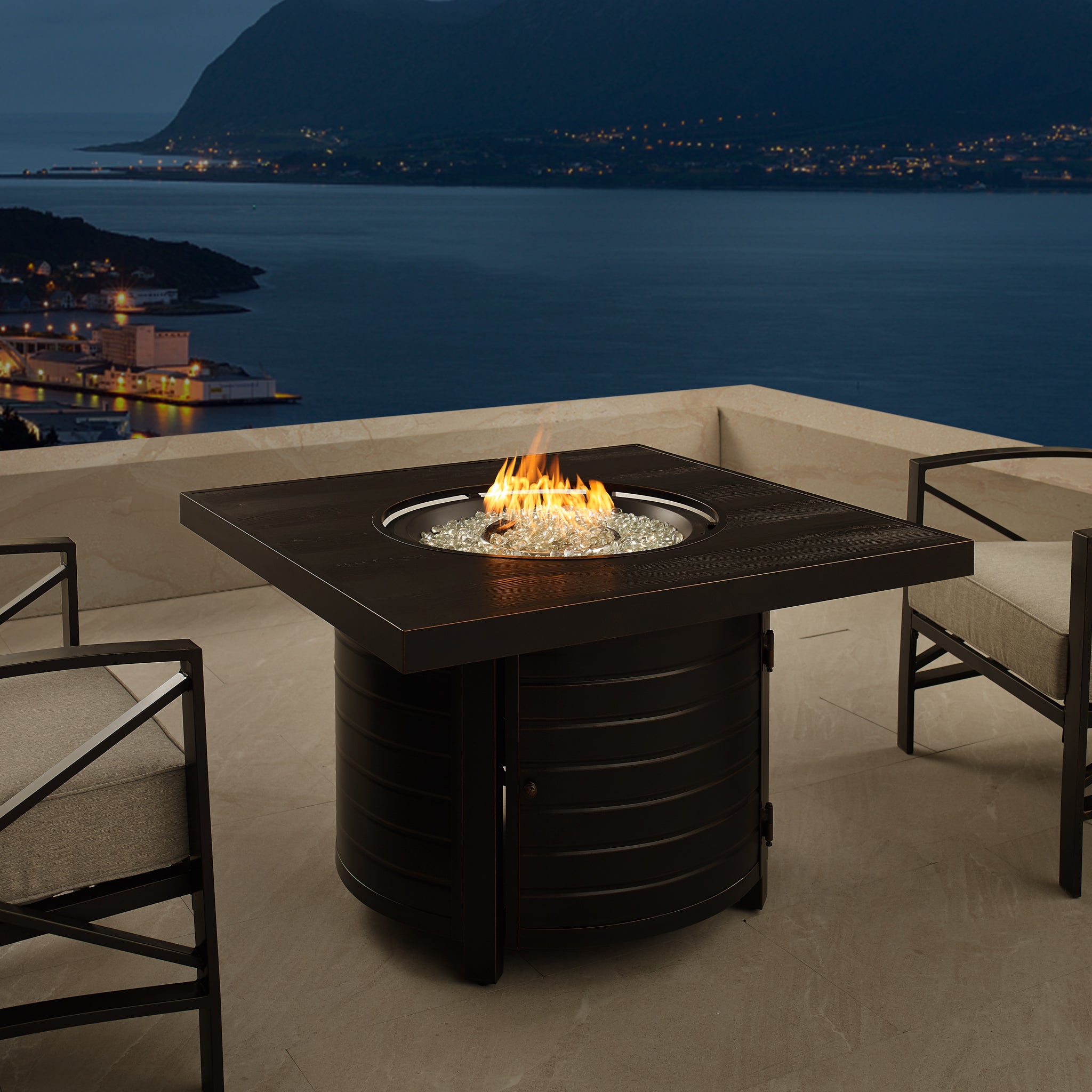 Well Traveled Living Yorke Square Aluminum LPG/NG Fire Pit