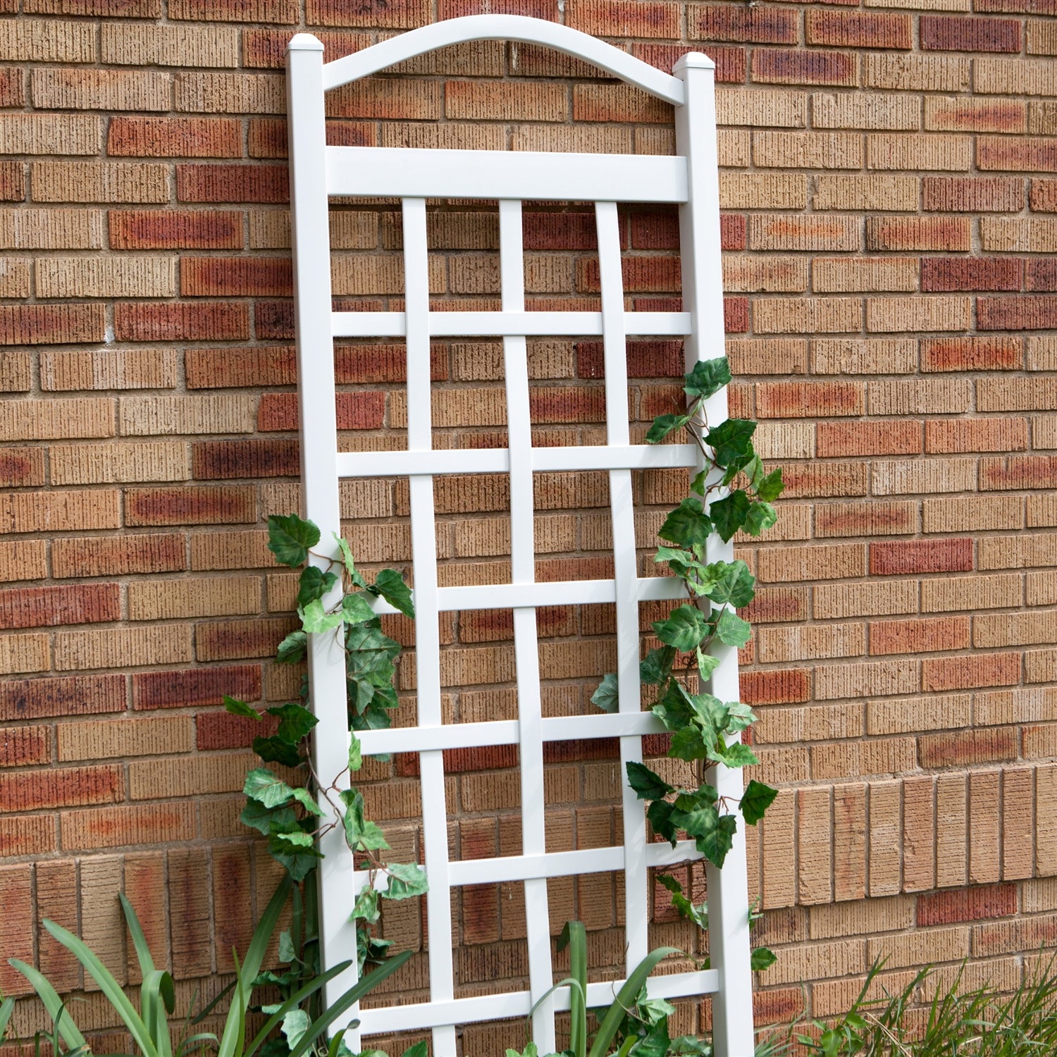 Fast Furnishings 6 Ft White Vinyl Garden Trellis with Arch Top with Ground Mount Anchors