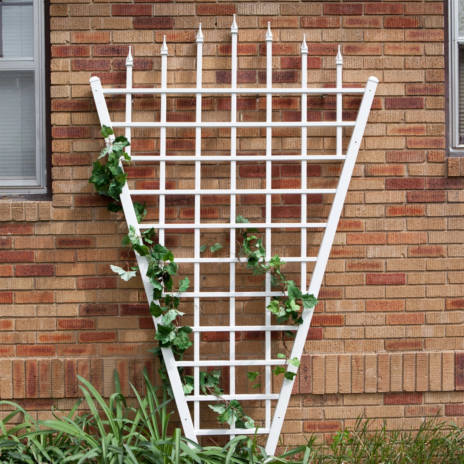 Fast Furnishings 7.75 Ft Fan Shaped Garden Trellis with Pointed Finals in White Vinyl