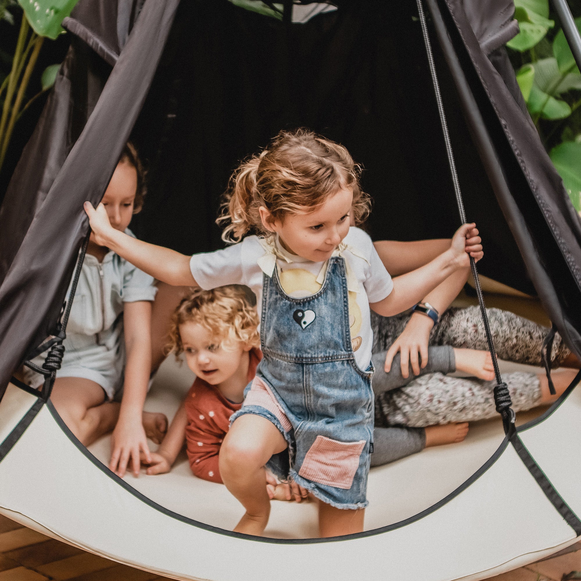 Hangout Pod Set Mandala