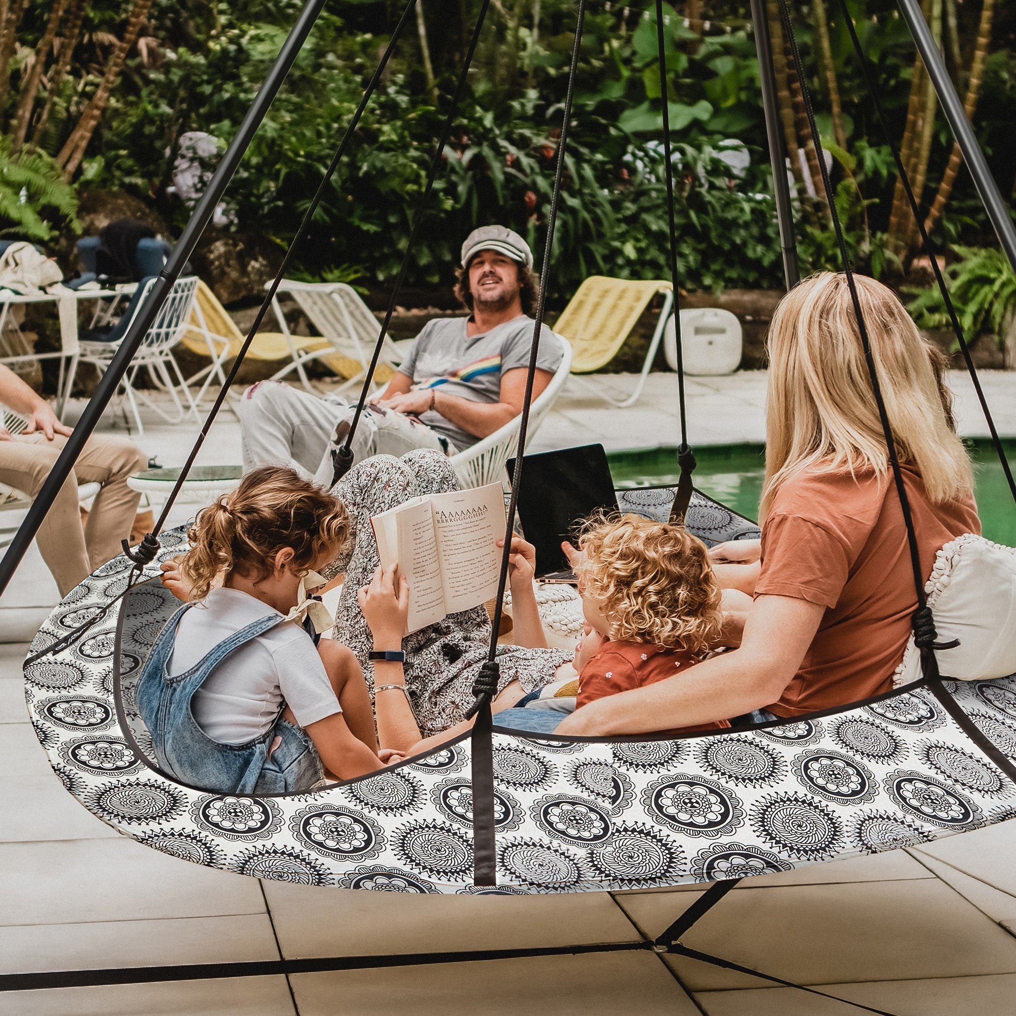 Hangout Pod Set Mandala