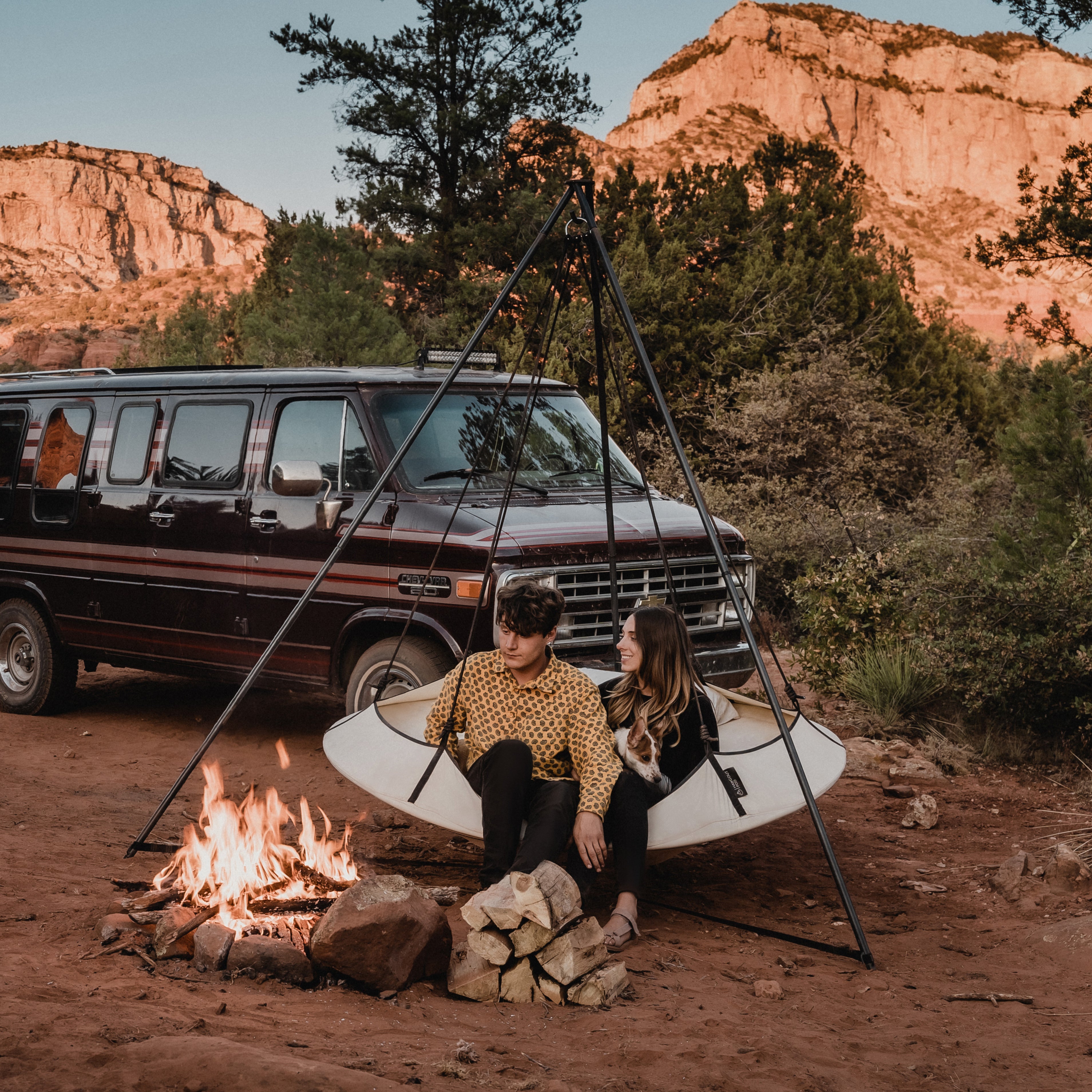 Hangout Pod Steel Tripod Stand
