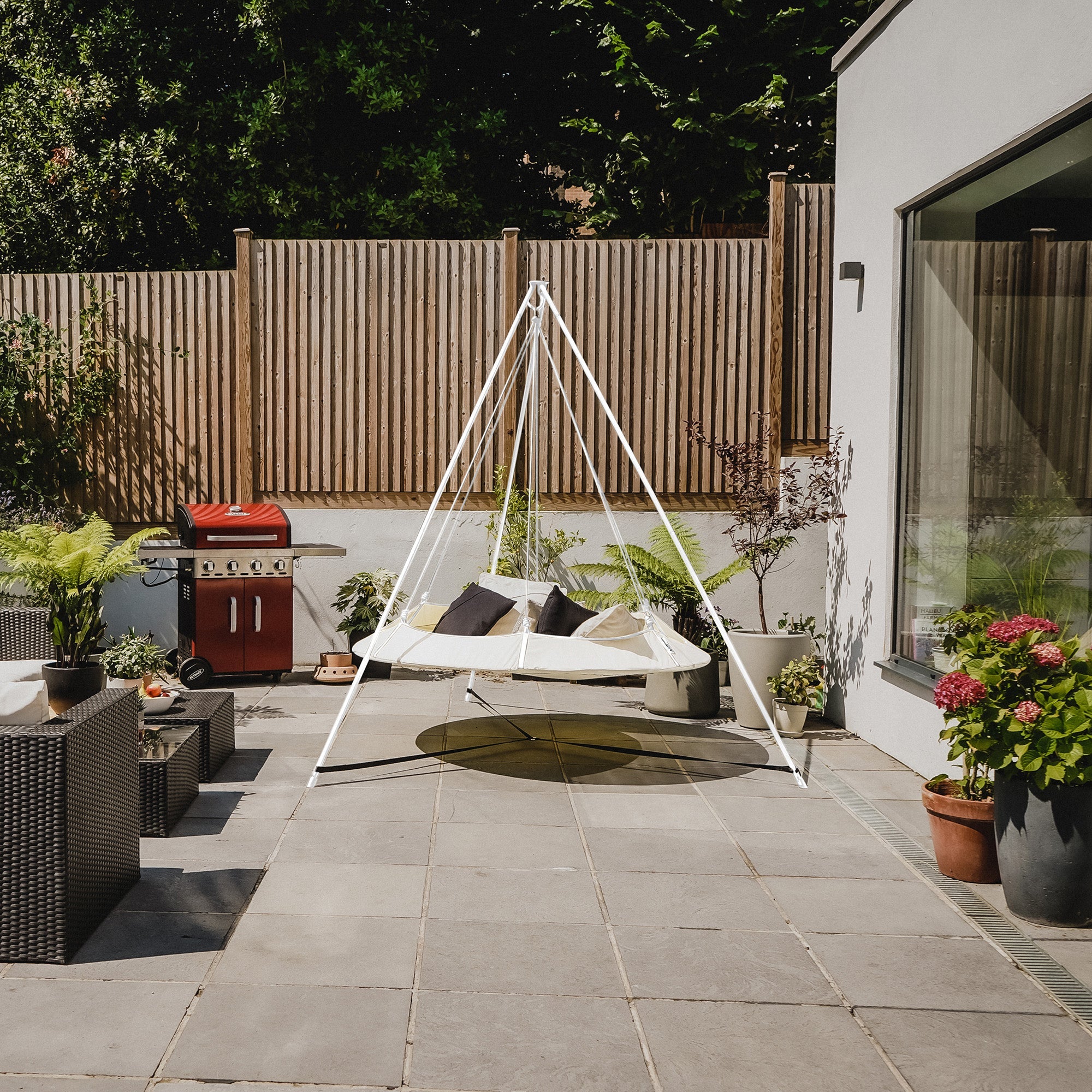 Hangout Pod Set Cream & White